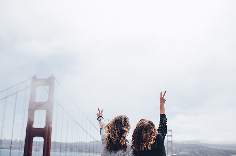 San-Francisco-Golden-Gate-Bridge-Friends-Travel